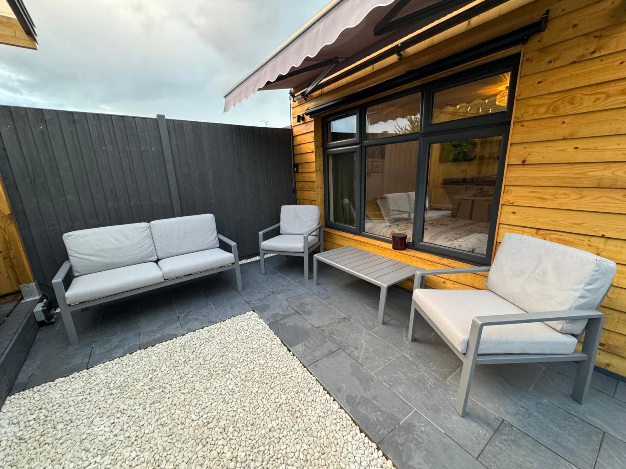 Wild & Free Hot Tub Retreat Apartment Dartford Ngoại thất bức ảnh