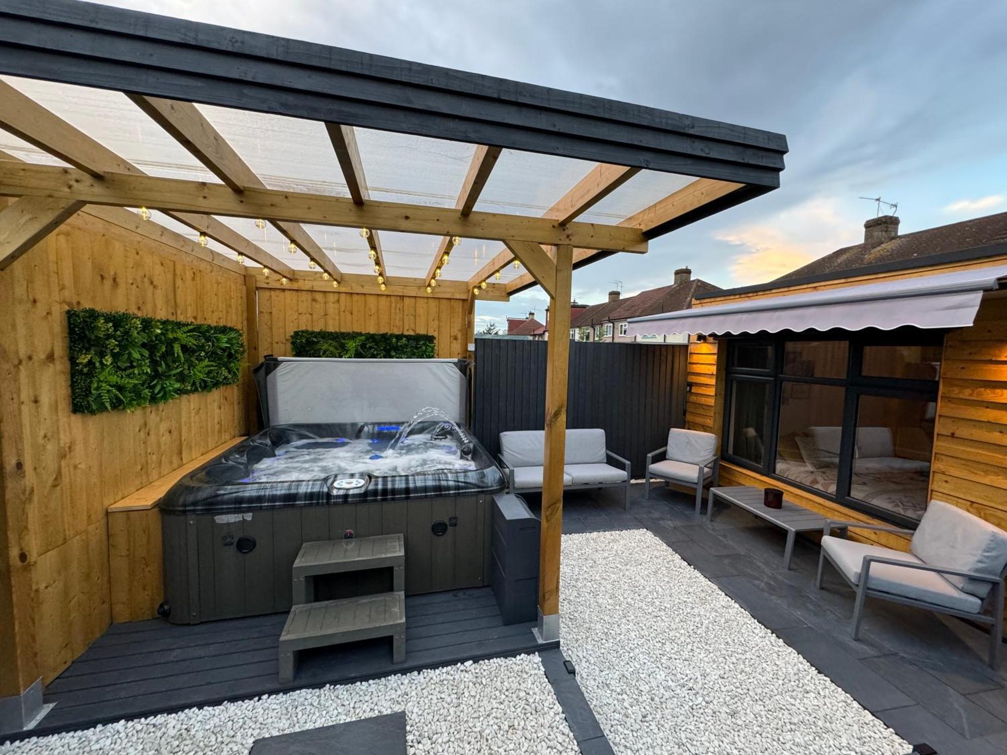 Wild & Free Hot Tub Retreat Apartment Dartford Ngoại thất bức ảnh