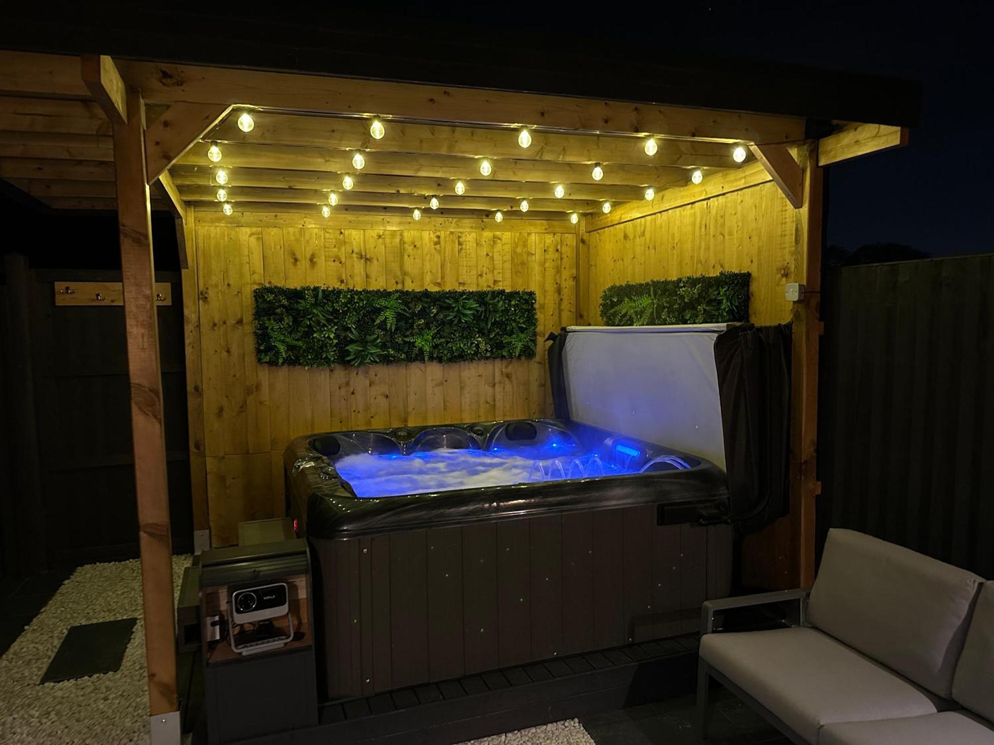 Wild & Free Hot Tub Retreat Apartment Dartford Ngoại thất bức ảnh