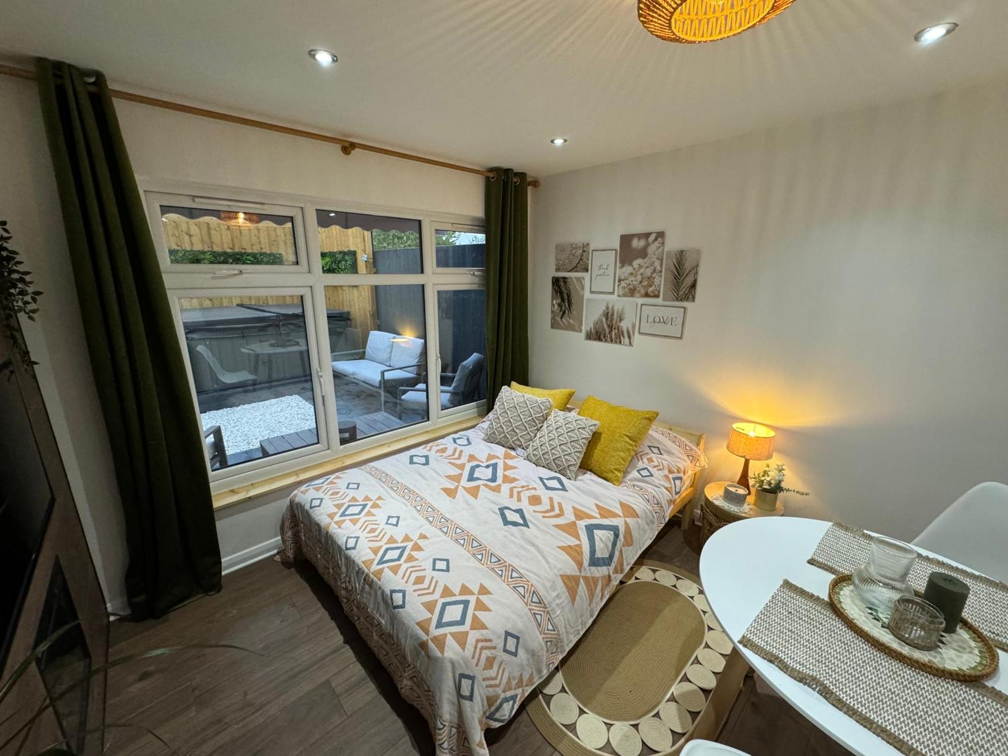 Wild & Free Hot Tub Retreat Apartment Dartford Ngoại thất bức ảnh