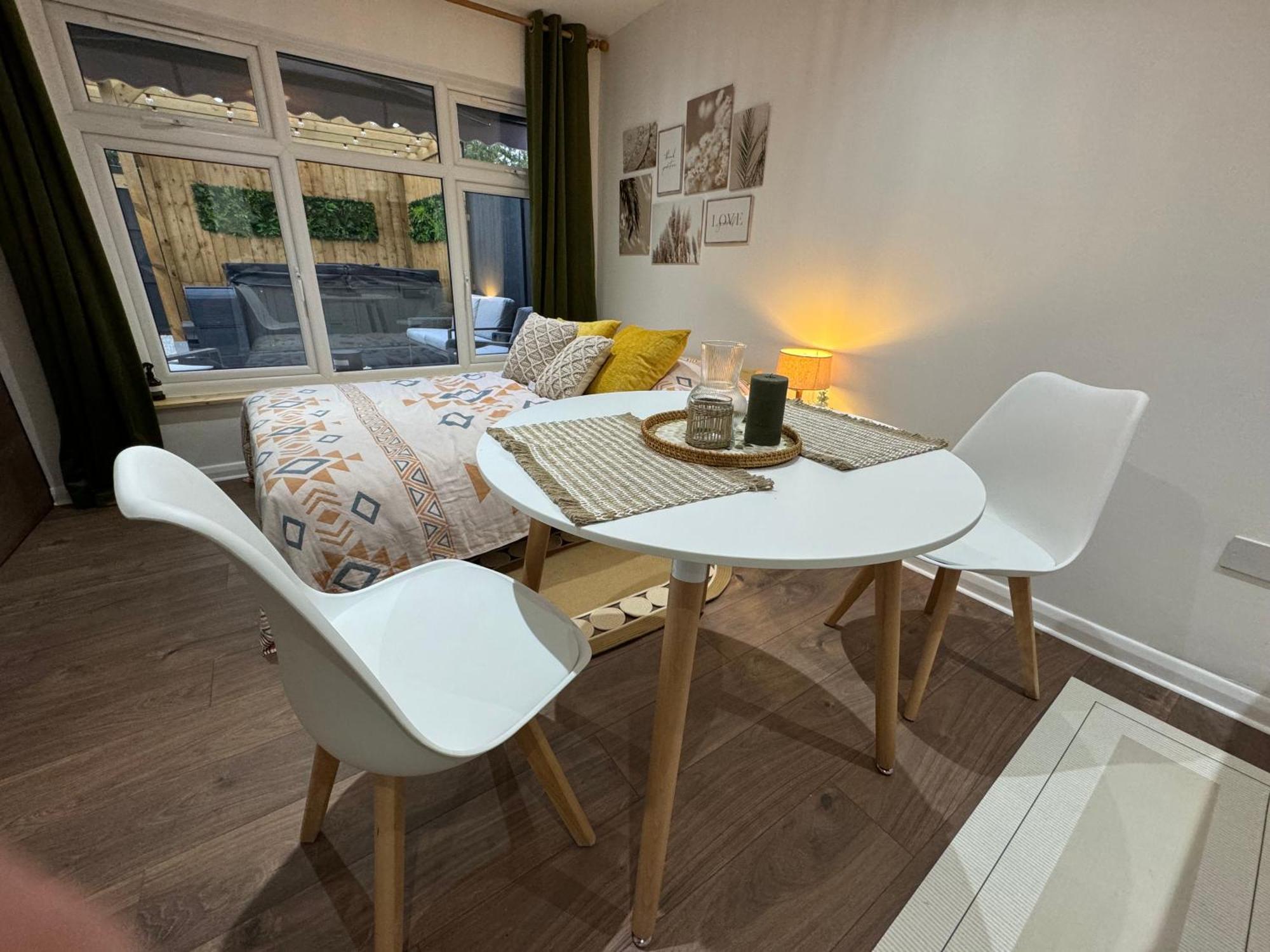Wild & Free Hot Tub Retreat Apartment Dartford Ngoại thất bức ảnh