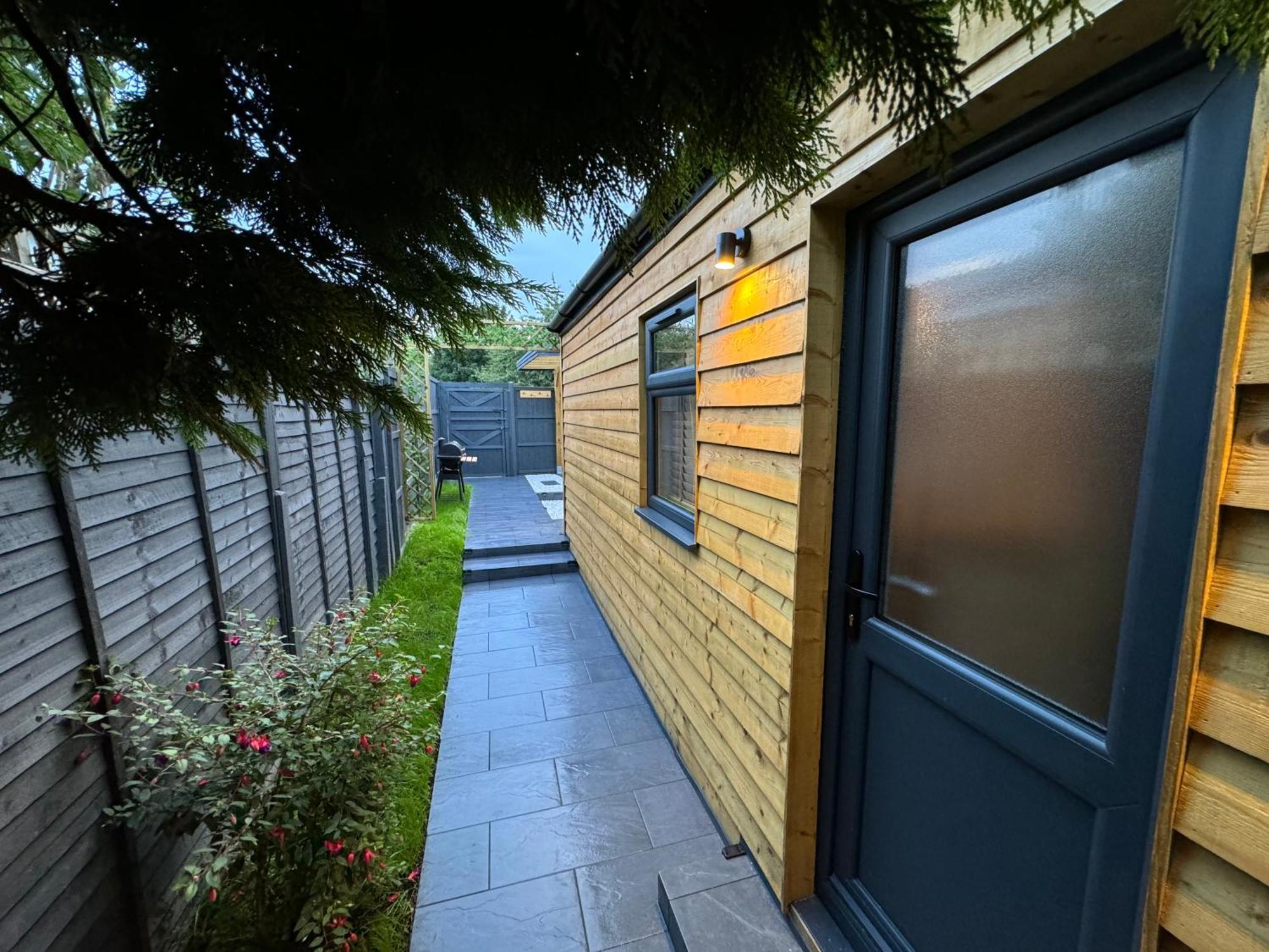 Wild & Free Hot Tub Retreat Apartment Dartford Ngoại thất bức ảnh
