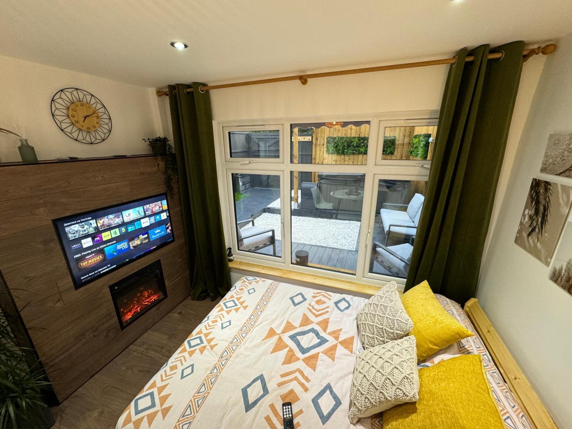 Wild & Free Hot Tub Retreat Apartment Dartford Ngoại thất bức ảnh